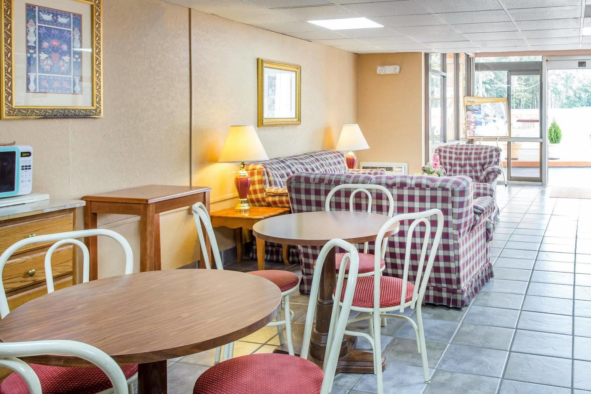 Rodeway Inn Stone Mountain Tucker Extérieur photo