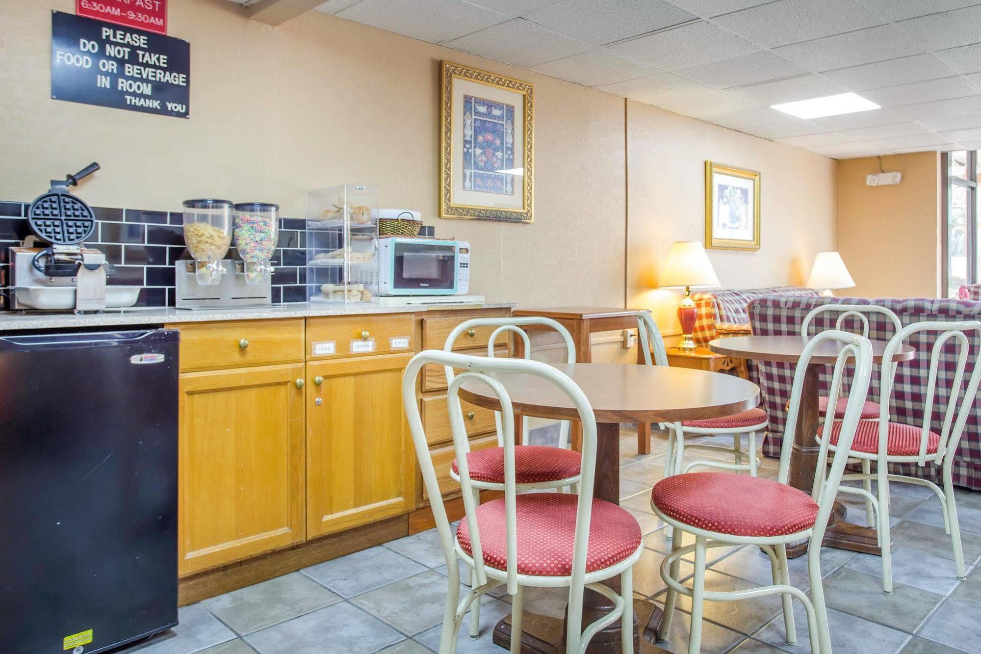 Rodeway Inn Stone Mountain Tucker Extérieur photo