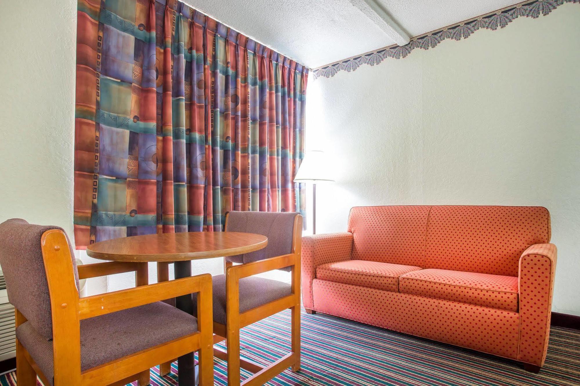 Rodeway Inn Stone Mountain Tucker Extérieur photo
